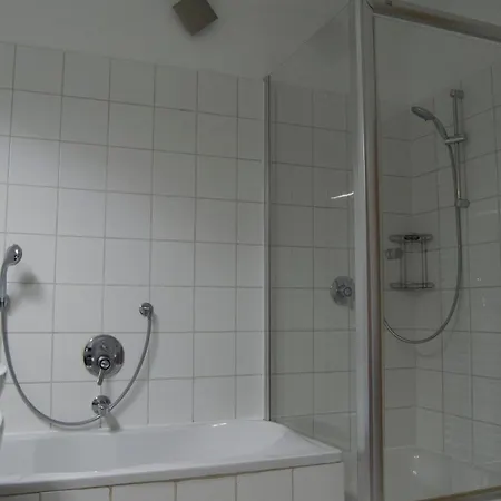 Sleep & Go - Sechsbettzimmer Inkl 2 Luftbetten Mit Gemeinschaftsbad Sonthofen