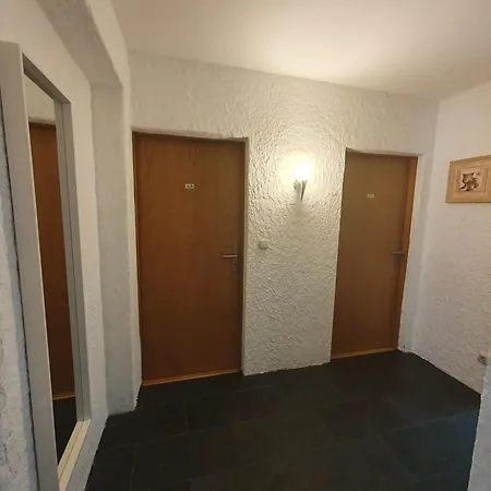 Sleep & Go - Sechsbettzimmer Inkl 2 Luftbetten Mit Gemeinschaftsbad Affittacamere